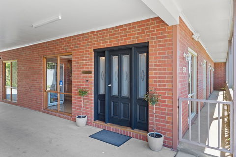 Burke & Wills Motor Inn - Accommodation Broadbeach 2