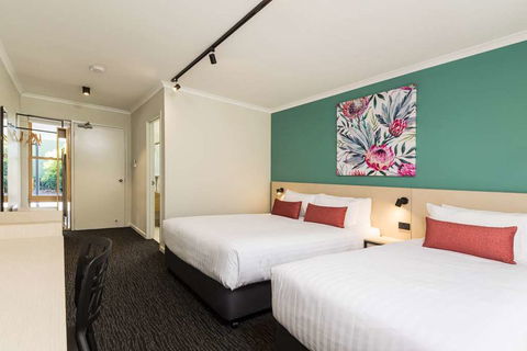 NIghtcap at Balaclava Hotel - Accommodation Broadbeach 2