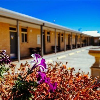 MAS Country Club Motor Inn - Accommodation Broadbeach 1