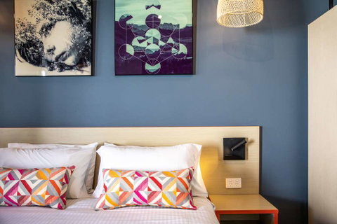 Monash Hotel - Accommodation Broadbeach 5