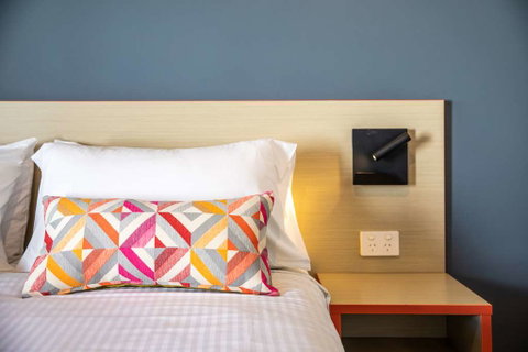Monash Hotel - Accommodation Broadbeach 6