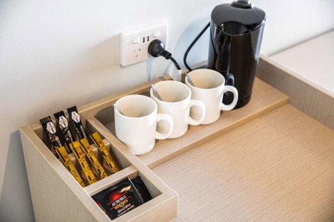 Monash Hotel - Accommodation Broadbeach 12