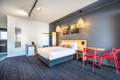 Monash Hotel - Accommodation Broadbeach 14
