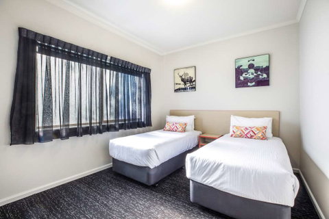 Monash Hotel - Accommodation Broadbeach 16