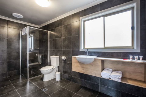 Monash Hotel - Accommodation Broadbeach 17