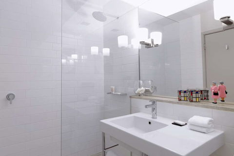 QT Canberra - Accommodation Broadbeach 5