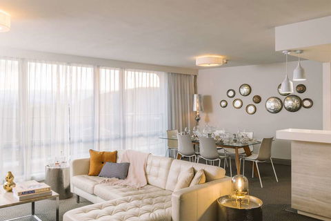 QT Canberra - Accommodation Broadbeach 15