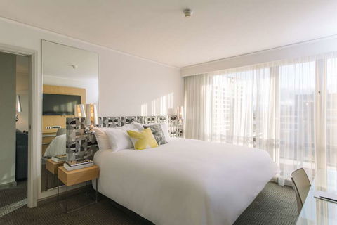 QT Canberra - Accommodation Broadbeach 16