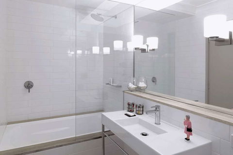 QT Canberra - Accommodation Broadbeach 17