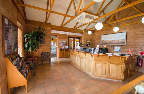 Mud Hut Motel - Accommodation Broadbeach 2