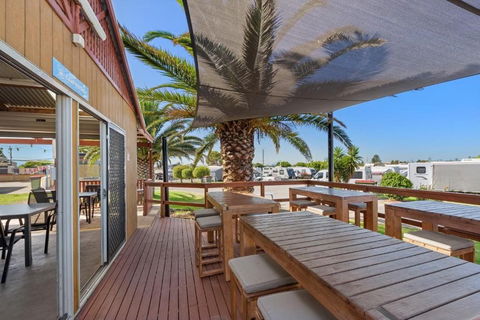 Discovery Parks Adelaide Beachfront - Accommodation Broadbeach 1