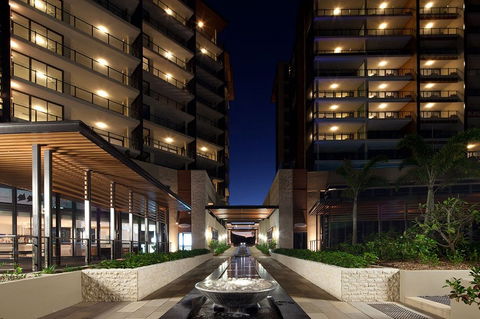 Oaks Mon Komo - Accommodation Broadbeach 0