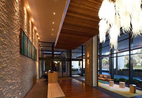 Oaks Mon Komo - Accommodation Broadbeach 1
