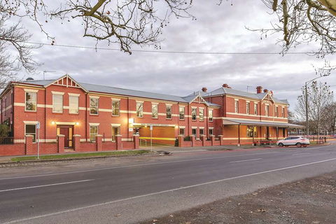 Lake Inn Ballarat - Accommodation Broadbeach 1