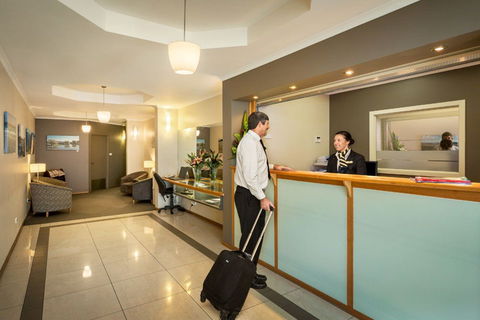 Quest Waterfront Serviced Apartments - Accommodation Broadbeach 1