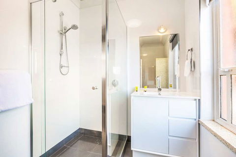 Nightcap Rose & Crown Hotel - Accommodation Broadbeach 1