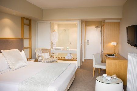 Deep Blue Hotel & Hot Springs - Accommodation Broadbeach 2