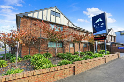 Tudor Motor Inn - Accommodation Broadbeach 1