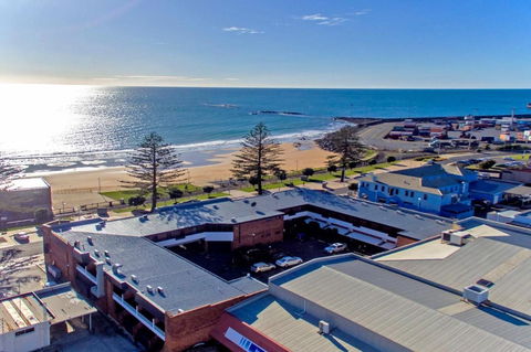 Beachfront Voyager Motor Inn - Accommodation Broadbeach 0