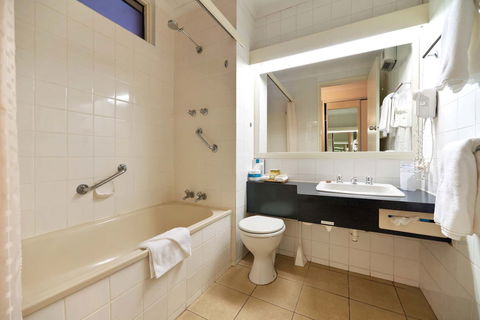 Beachfront Voyager Motor Inn - Accommodation Broadbeach 1