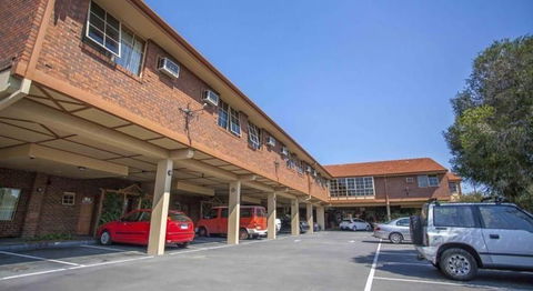 St Georges Motor Inn - Accommodation Broadbeach 2