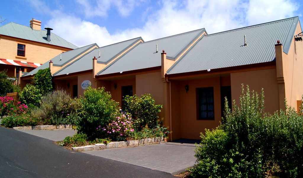 Apslawn TAS Accommodation Broadbeach