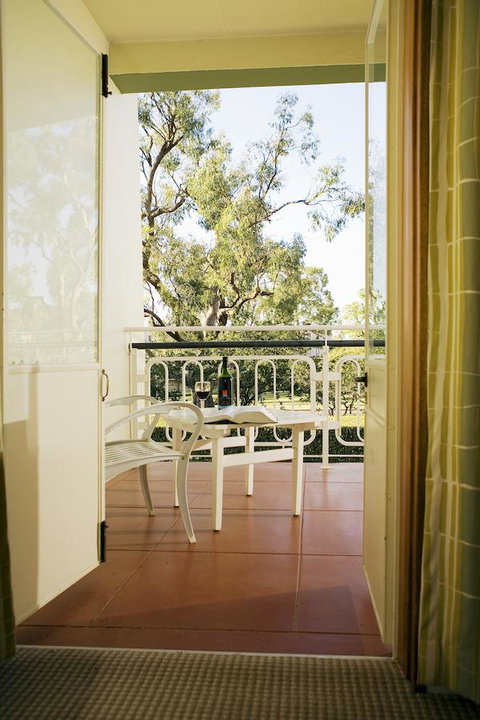 University House - ANU - Accommodation Broadbeach 16