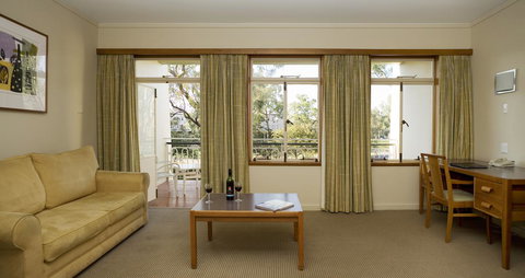 University House - ANU - Accommodation Broadbeach 4