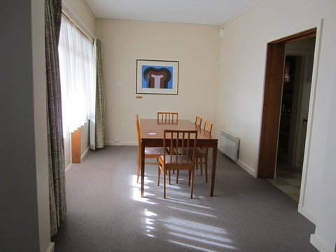 University House - ANU - Accommodation Broadbeach 37