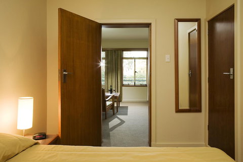 University House - ANU - Accommodation Broadbeach 19