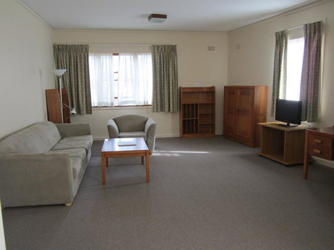 University House - ANU - Accommodation Broadbeach 39