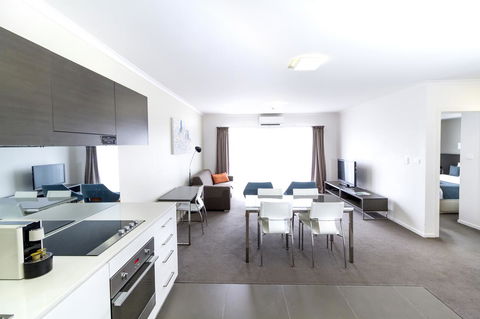 Abode Tuggeranong - Accommodation Broadbeach 2