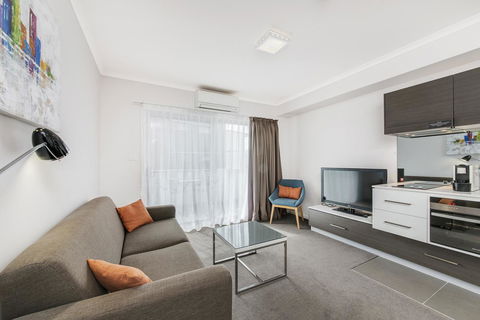 Abode Tuggeranong - Accommodation Broadbeach 5