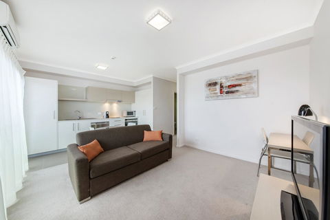 Abode Tuggeranong - Accommodation Broadbeach 4