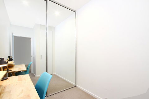 IQ Smart Apartments 704 Braddon ACT - Accommodation Broadbeach 1