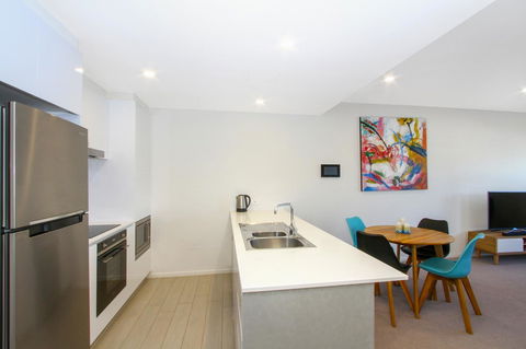 IQ Smart Apartments 704 Braddon ACT - Accommodation Broadbeach 4