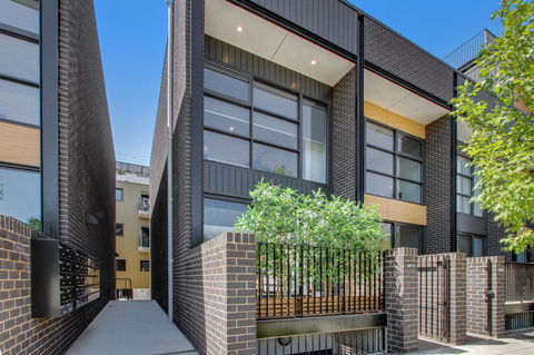 Accommodate Canberra - Parbery - Accommodation Broadbeach 8