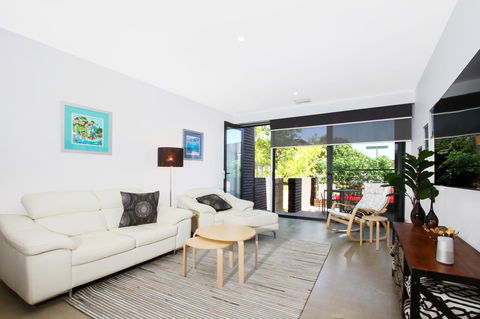 Accommodate Canberra - Parbery - Accommodation Broadbeach 1