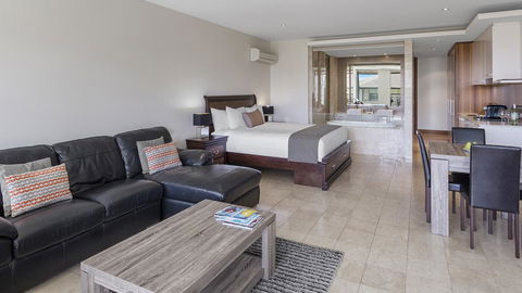 Oaks Casuarina Santai Resort - Accommodation Broadbeach 21