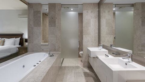 Oaks Casuarina Santai Resort - Accommodation Broadbeach 2