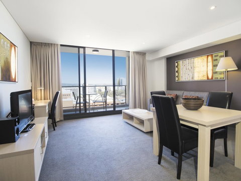Oaks Adelaide Horizons Suites - Accommodation Broadbeach 3