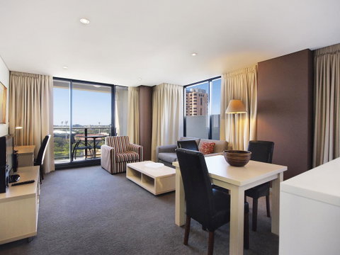 Oaks Adelaide Horizons Suites - Accommodation Broadbeach 13