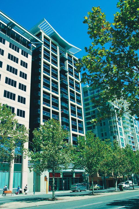 Oaks Adelaide Horizons Suites - Accommodation Broadbeach 0