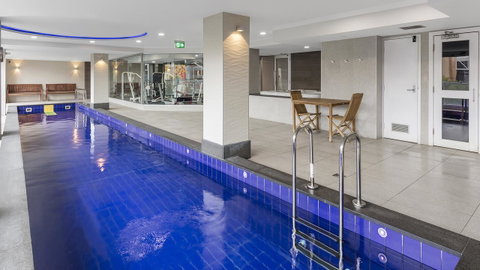 Oaks Adelaide Embassy Suites - Accommodation Broadbeach 6