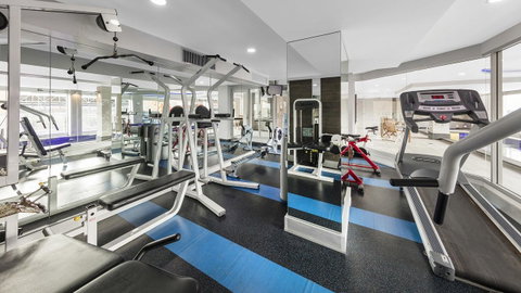Oaks Adelaide Embassy Suites - Accommodation Broadbeach 5