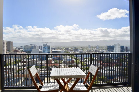 Whitmore SQ - Accommodation Broadbeach 14