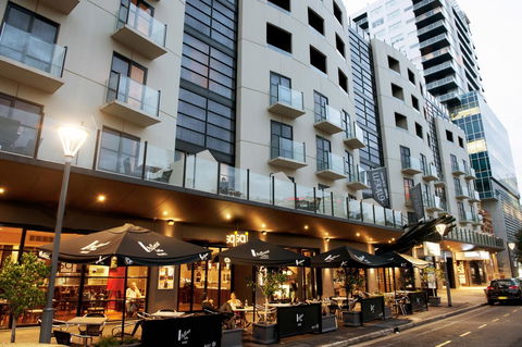 Mantra Hindmarsh Square - Accommodation Broadbeach 3