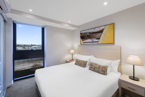 IStay Precinct Adelaide - Accommodation Broadbeach 1
