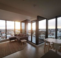 Modern CBD Apartment with Panoramic View - Accommodation Broadbeach