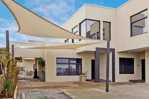 Atlantic West Beach Apartments - Accommodation Broadbeach 0